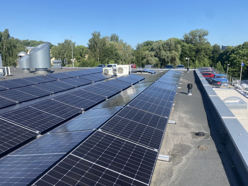 77kW Tartu, katusepaigaldus